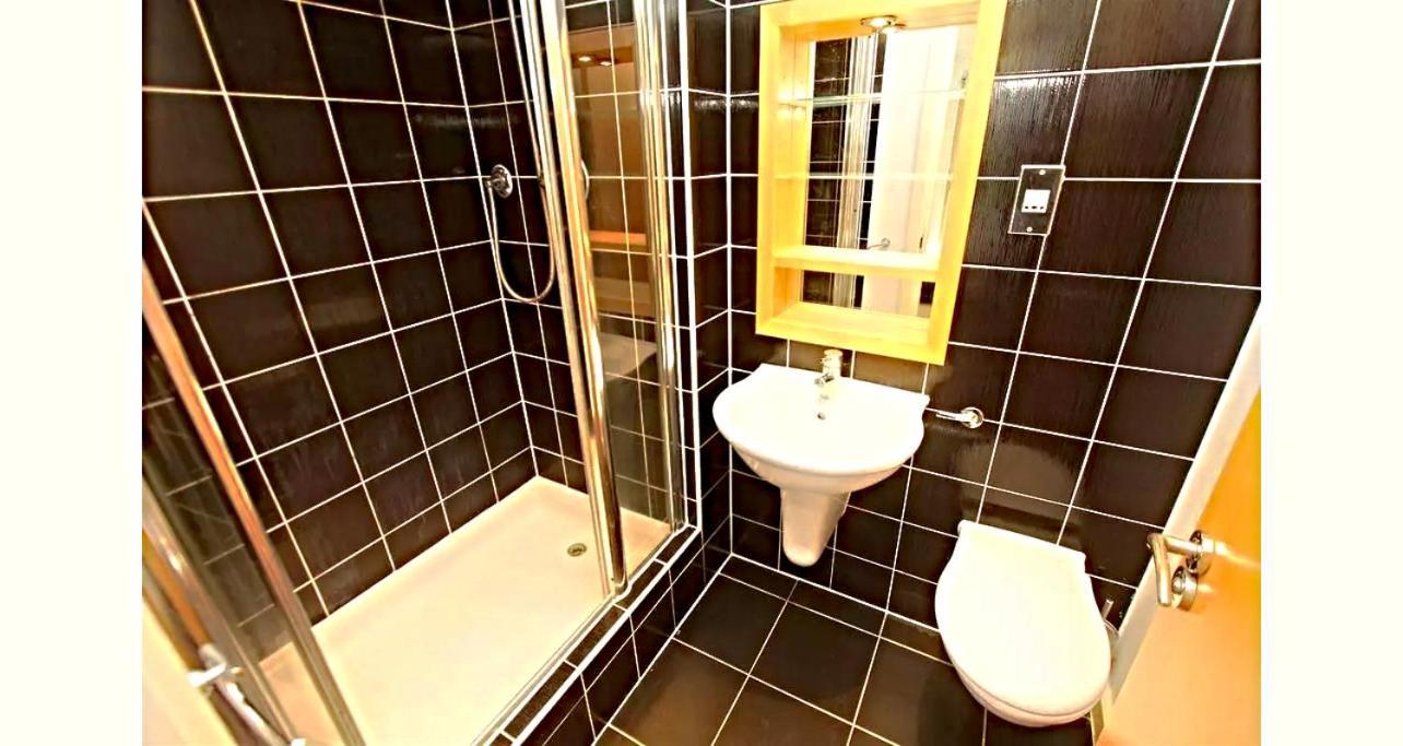Luxury Penthouse Apartment ลีดส์ ภายนอก รูปภาพ